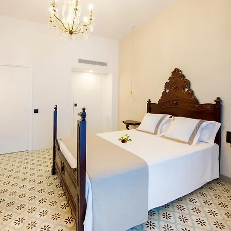 Bolet Casa Modernista 4* Castellvi de la Marca